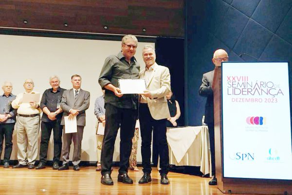 Dr. Miguel Riella recebe Diploma de Honra ao Mérito Empreendedor da ABCDT e SPN